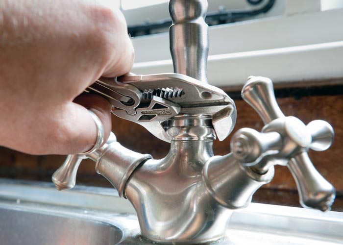 How to Repair a Single-Handle Kitchen Faucet